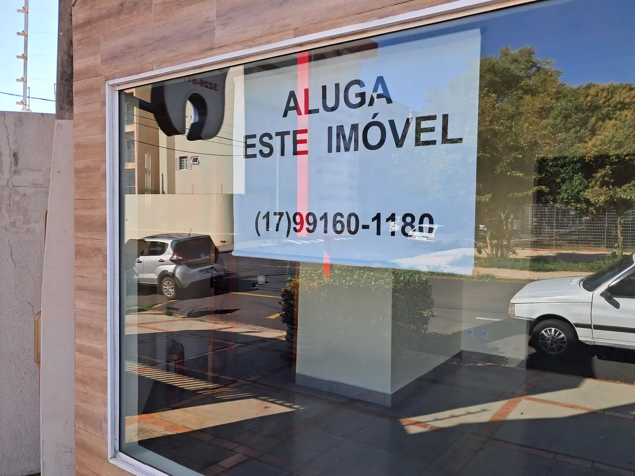 Aluga-se sala comercial