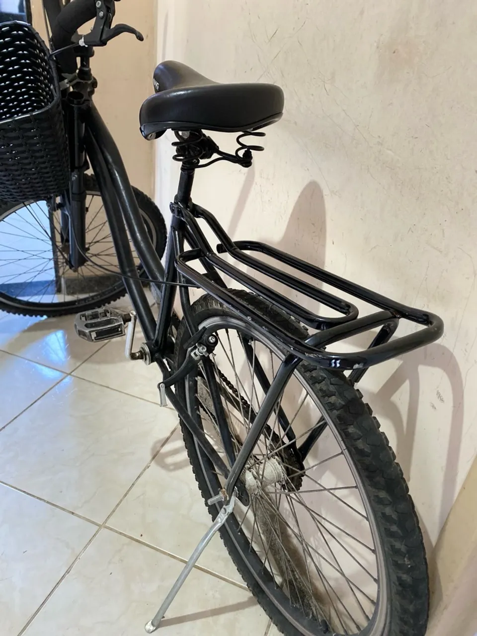 Bicicleta Aro 26 com Bagageiro e Cesto