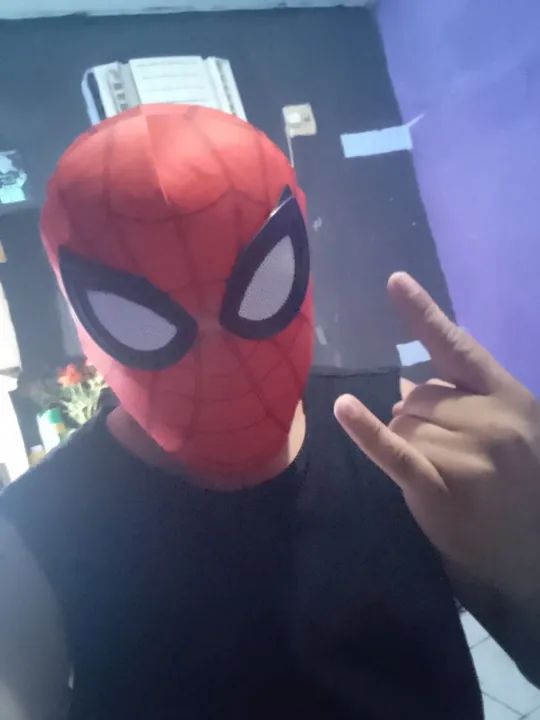 Máscara Homem Aranha, DVD aranha verso, boneco aranha de ferro e quadro Venom - Foto 5