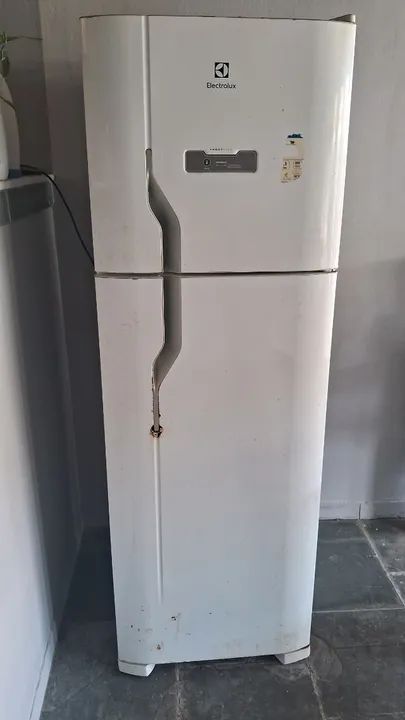 Geladeira Eletrolux Frost Free com defeito - Foto 2