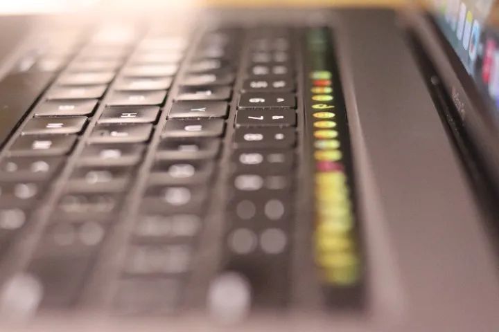 Macbook Pro 16 A2141 2019 i9 9880H 4.8Ghz SSD 1tb 32Gb Ram Radeon