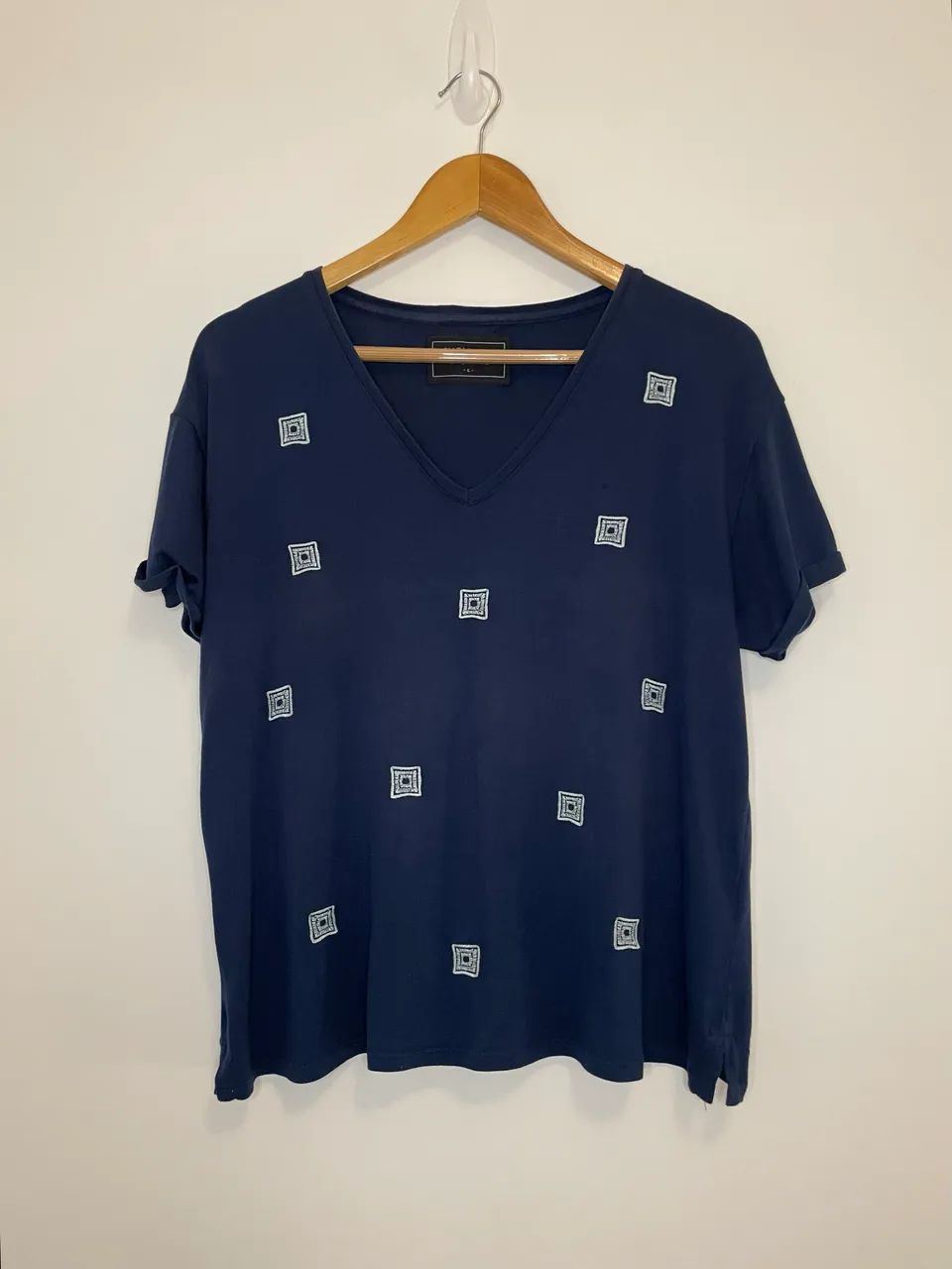 Blusa t-shirt tam G azul Shoulder