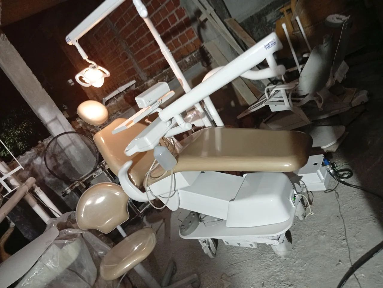 Cadeiras odontológicas reformadas 