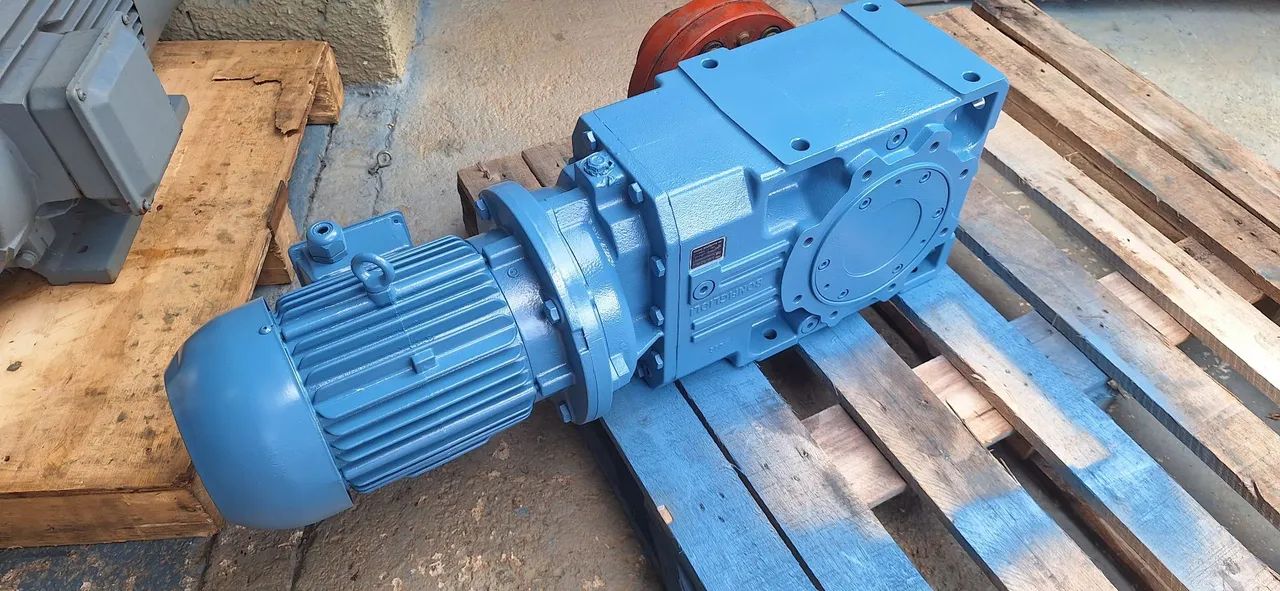 Motoredutor trifásico 4 cv redução 99.5 bonfigliole.