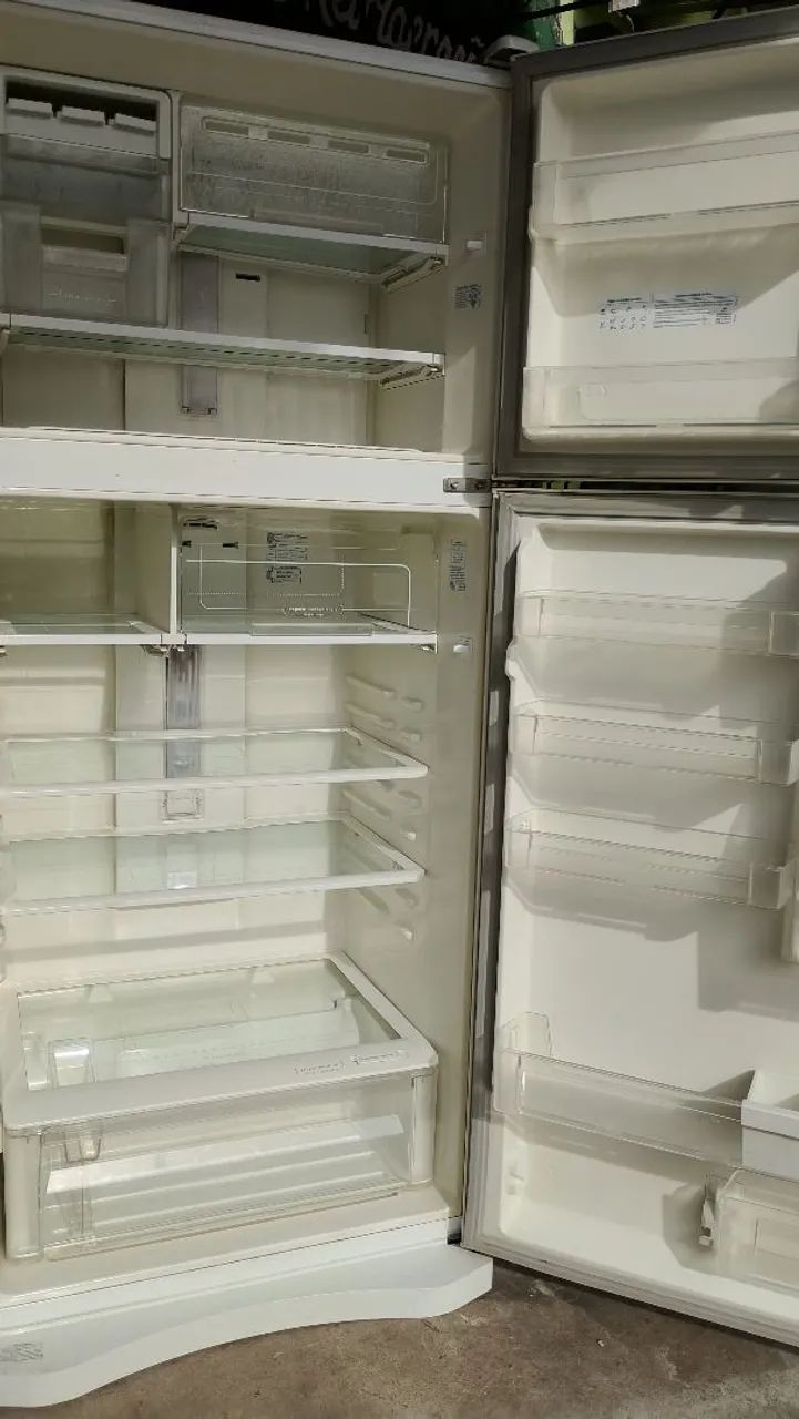 Vendo uma geladeira Eletrolux Frost Free DF80  - Foto 4