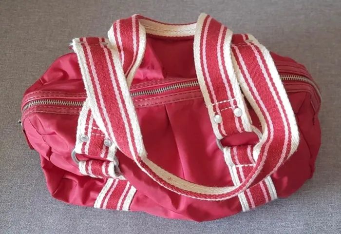 Bolsa Mango rosa em nylon.