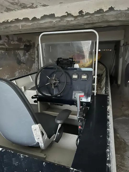 Barco Maresias Caiman 670 