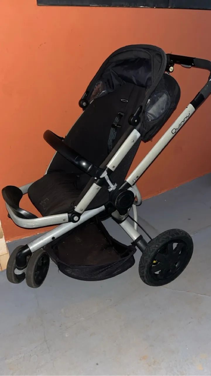 Carrinho de Bebê Quinny Buzz Xtra com Bebe conforto, adaptador e base para carro 