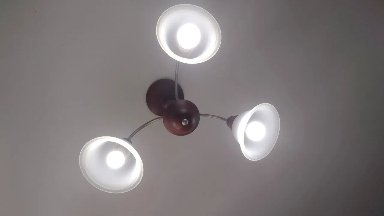Luminária de Teto 3 Braços e Cúpulas - Foto 5