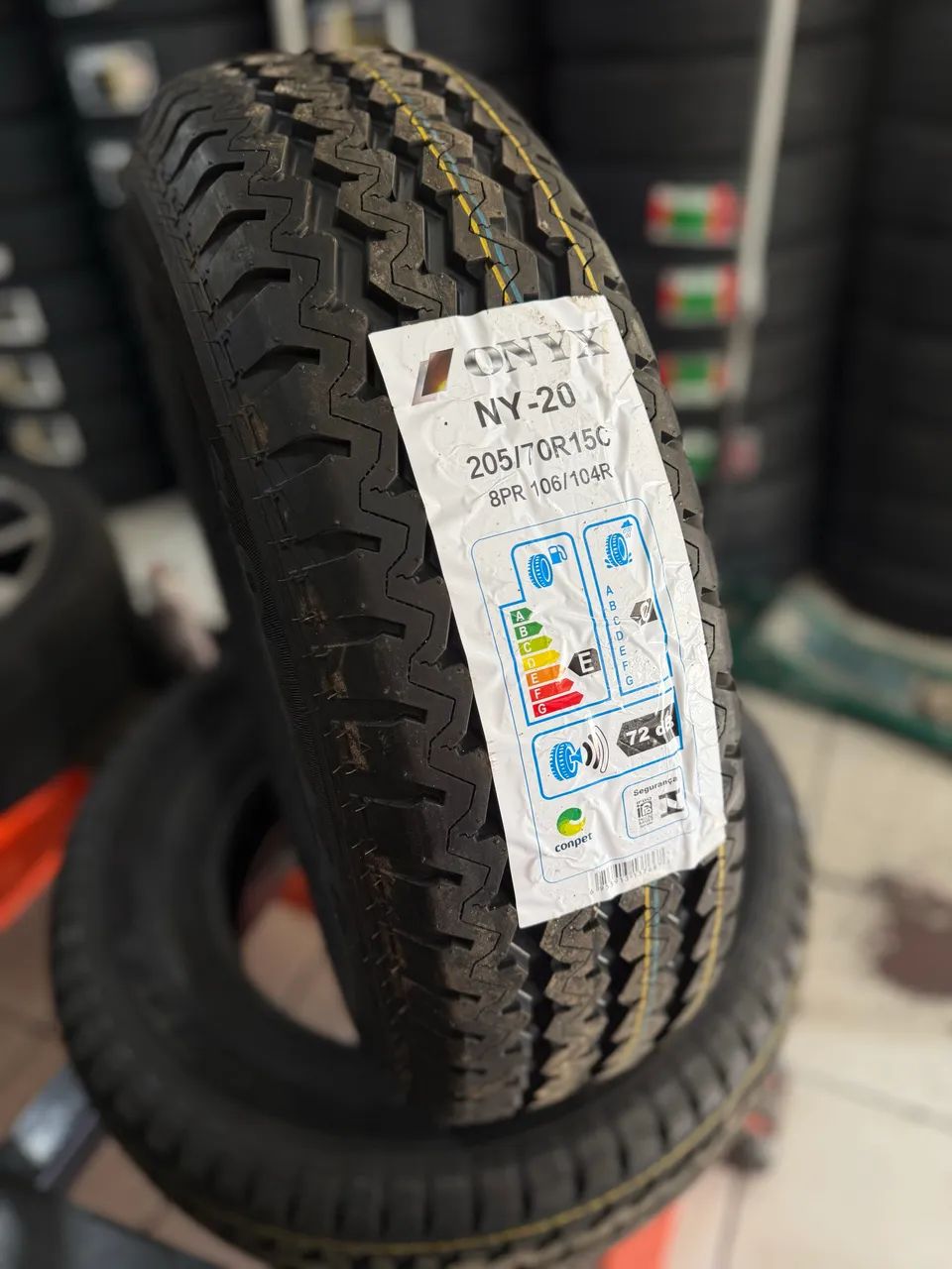 Pneu 205/70/15C onyx novo - Peças para carros, vans e utilitários