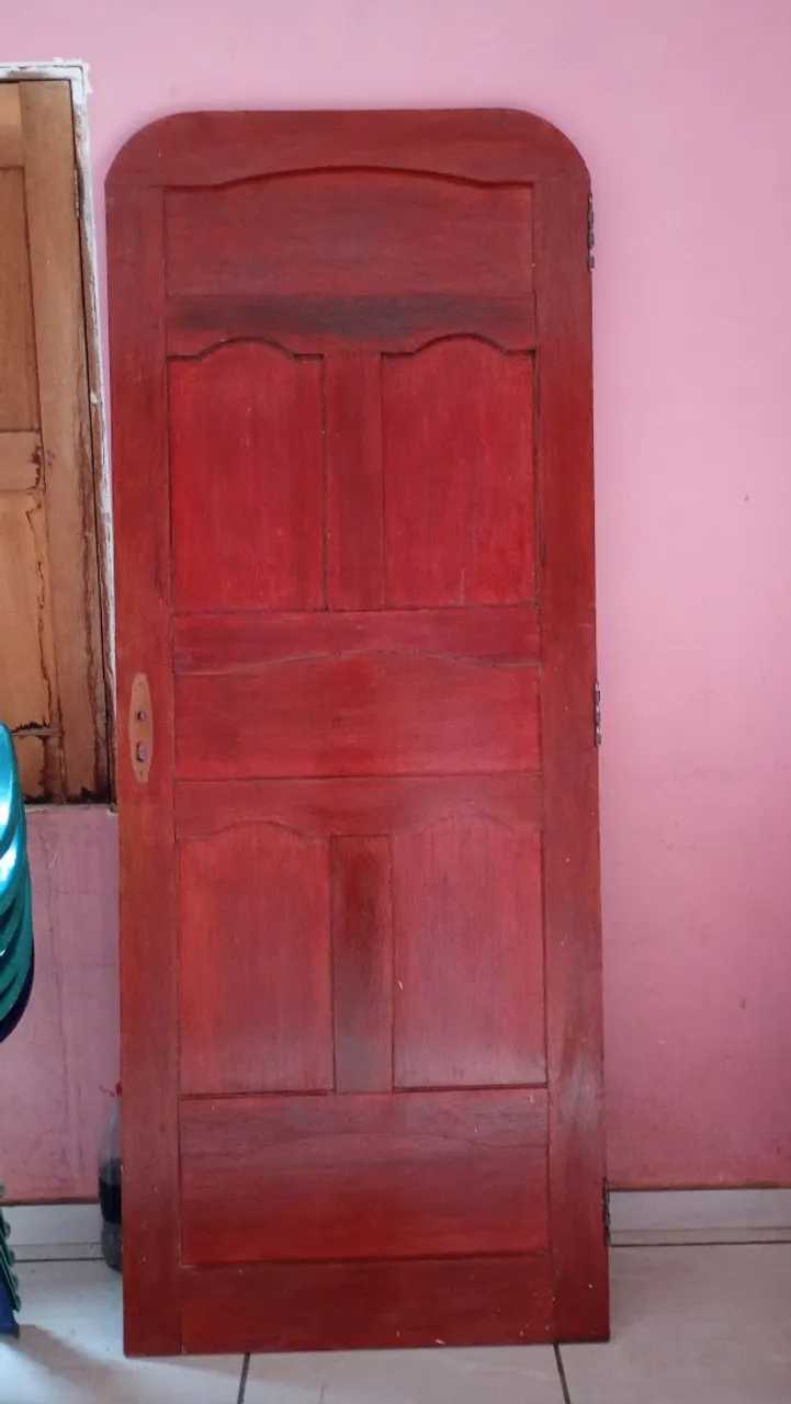 Vende se Porta de Madeira