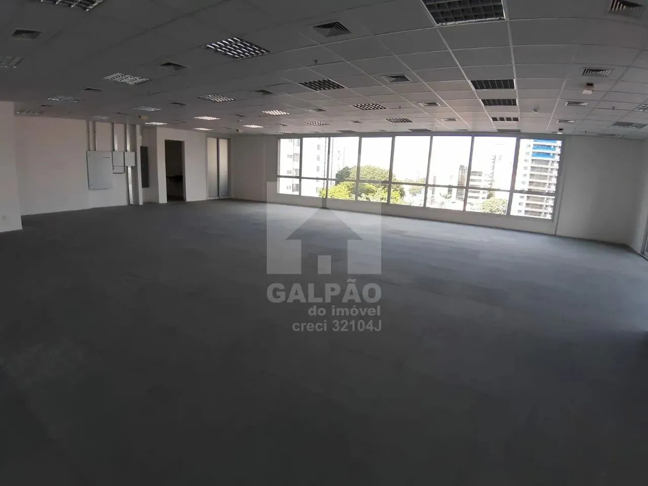 Sala comercial para alugar em Moema com 170m², 2 banheiros, 3 vagas