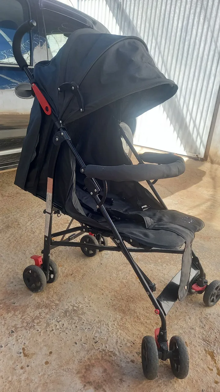 Carrinho de Bebê Compacto e Confortável