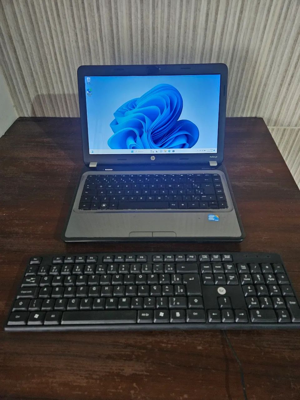 Notebook HP pavilion G4 com teclado externo