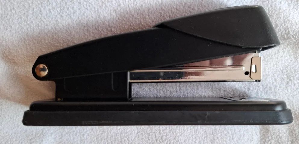 Grampeador metalico 26/6,  easy office 0-200, novo, funcionando.  - Foto 4