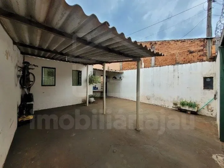 Casa à venda no Jardim Dona Emília com 2 quartos