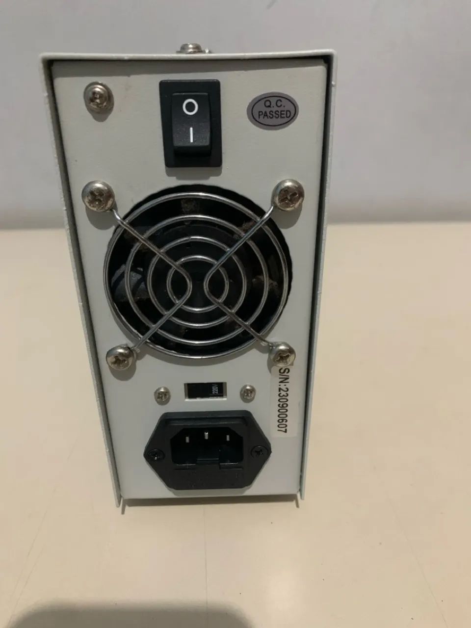 FONTE DE ALIMENTAÇÃO DE BANCADA LONGWEI 