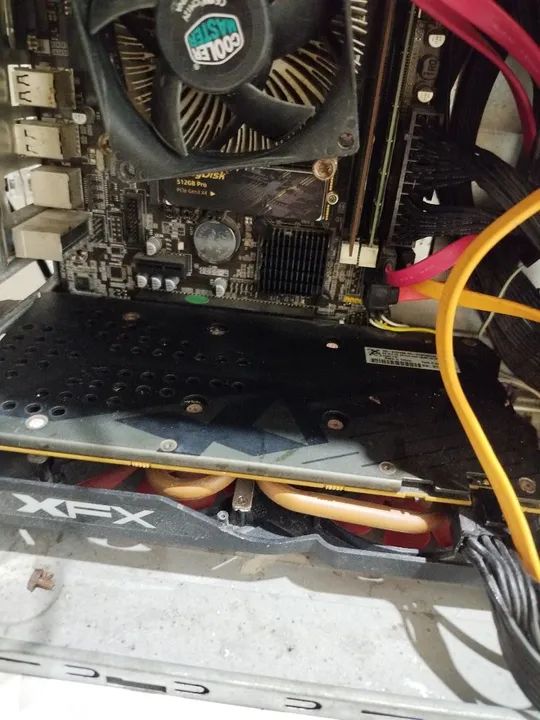 Placa de Vídeo XFX  Radeon RX 570 series - Usada - Foto 3