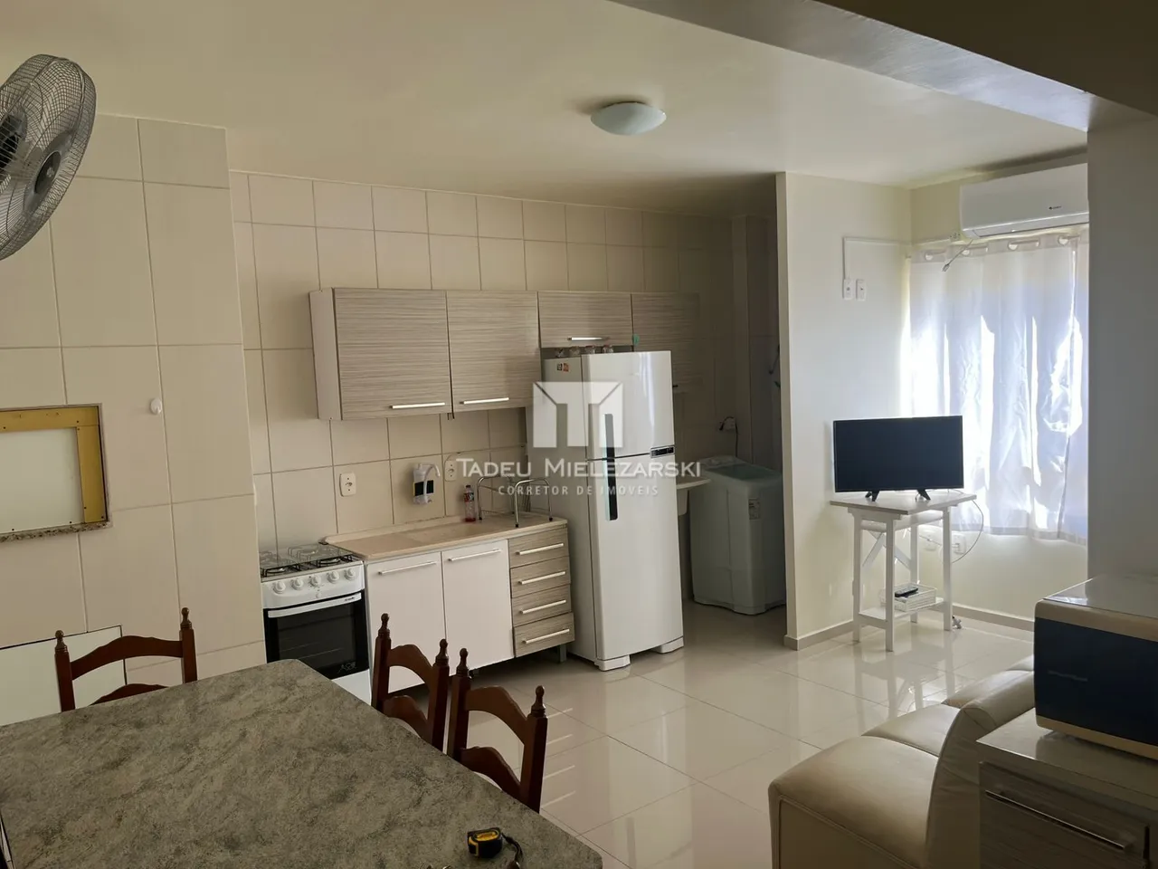 Apartamento em Bal. Perequê, Locação anual