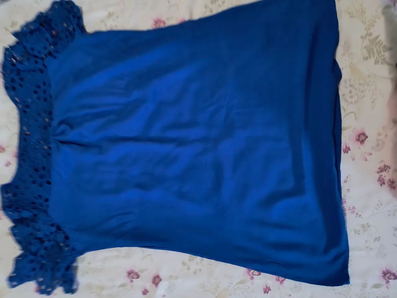 Vestido azul com detalhes em renda - Foto 2
