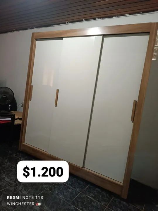 Guarda-Roupas de 3 Portas - Novo