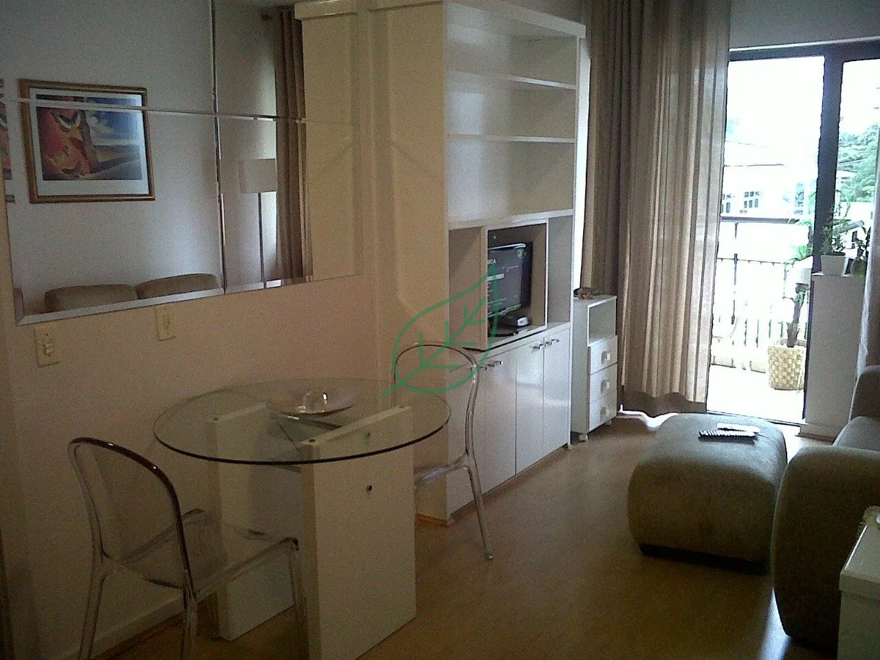 Studio a venda no Itaim Bibi de 36m2, com 1 quarto e 1 vaga de garagem com manobrista.