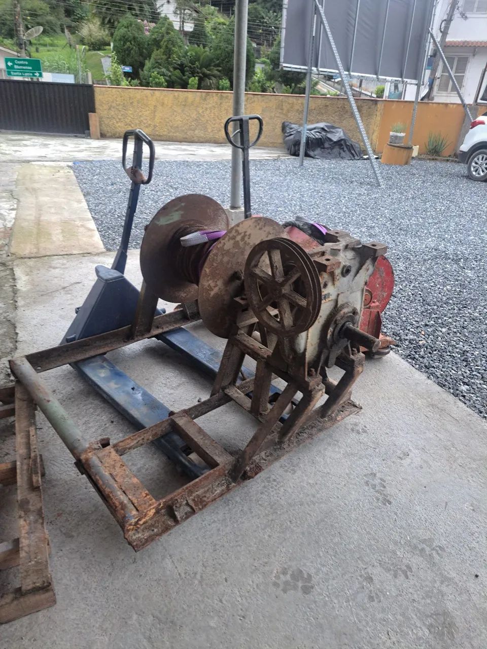 Dois Guincho Industrial com Base para Transporte - Foto 4