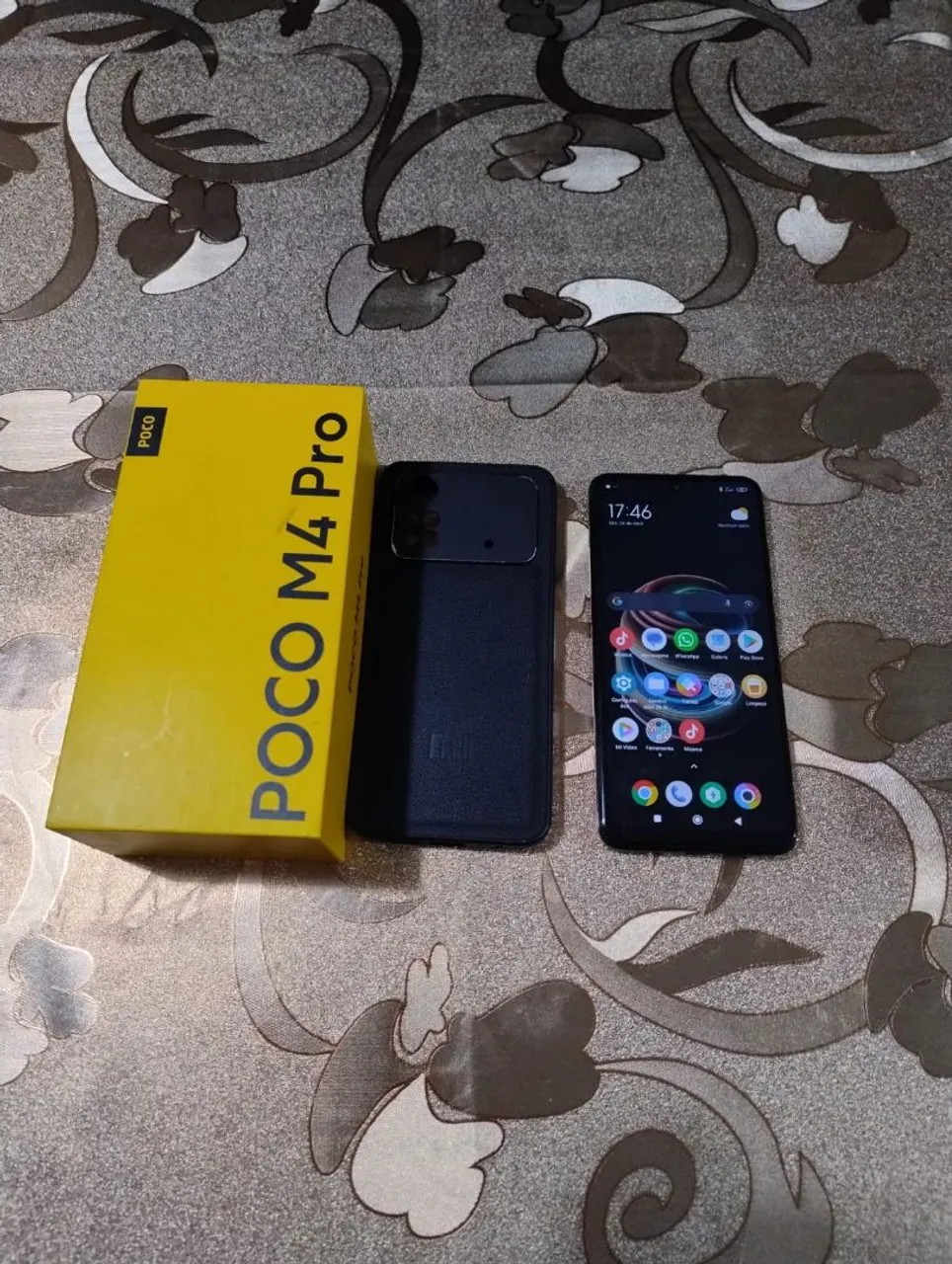 Vendo Poco m 4 pro 256 gb 8 de RAM impecável novinho
