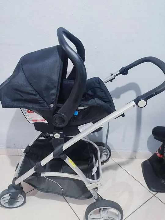 Carrinho de Bebê  modelo moises 3 em 1 super conservado usado pouquíssimas vezes.