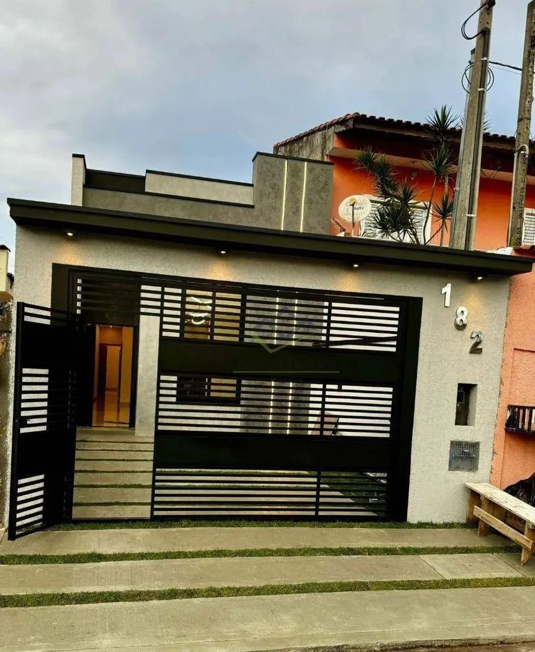 Casa com 2 dormitórios à venda, 75 m² por R$ 450.000,00 - Jardim Layr - Mogi das Cruzes/SP