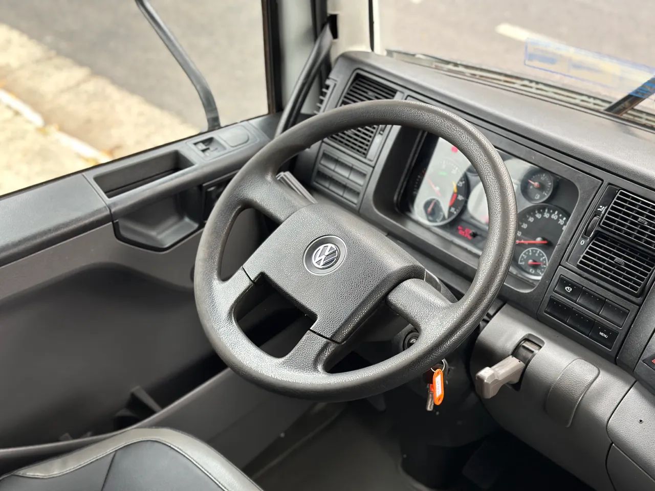 Vw 17-190 Robust Ano 2022 Baú 4x2 Único Dono  - Foto 6