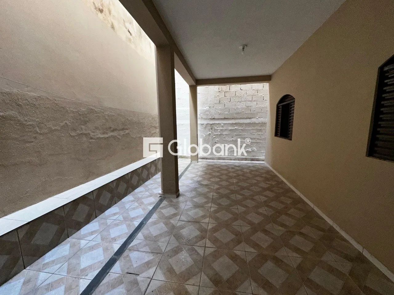 Casa espaçosa e bem localizada o bairro Alcides Rabelo em Montes Claros-MG - Foto 2