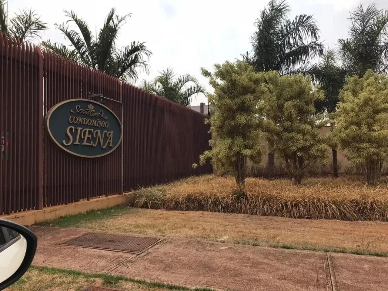 Terreno para vender em Condomínio fechado com 670 m² de área total.