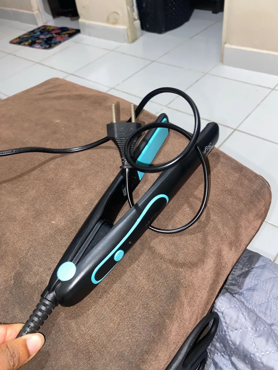Taiff Style flat iron practically new with no signs of use64304971574274121