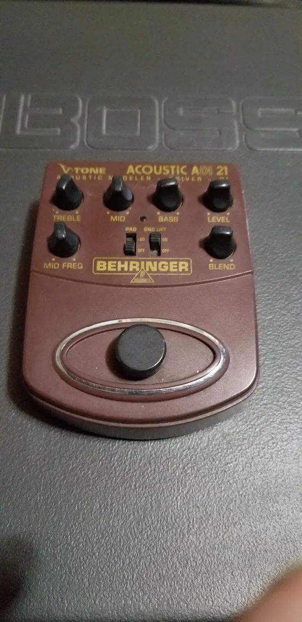 Pedal Behringer Acoustic AD21
