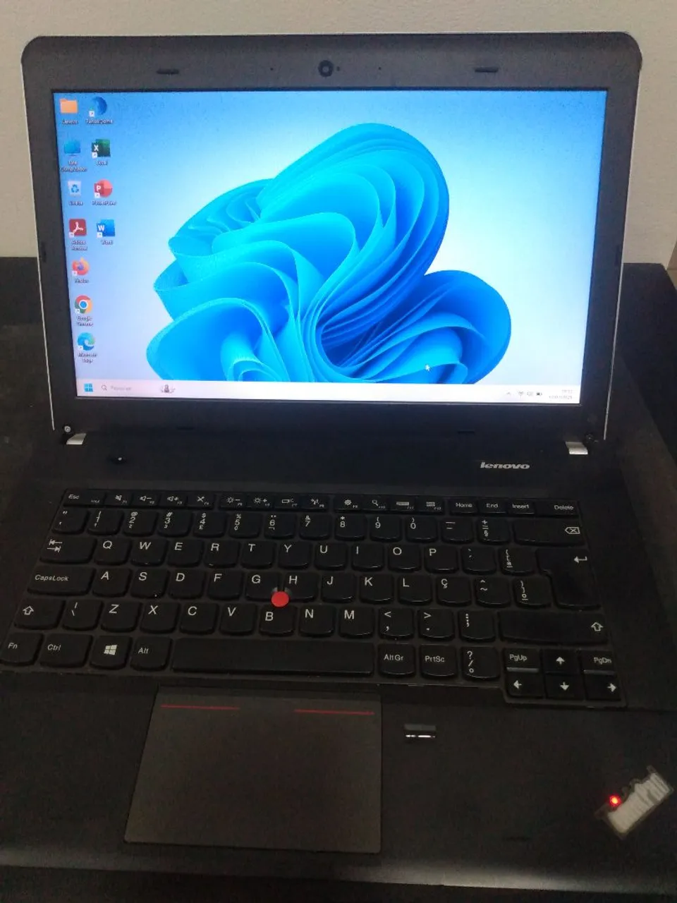 Notebook Lenovo i5.