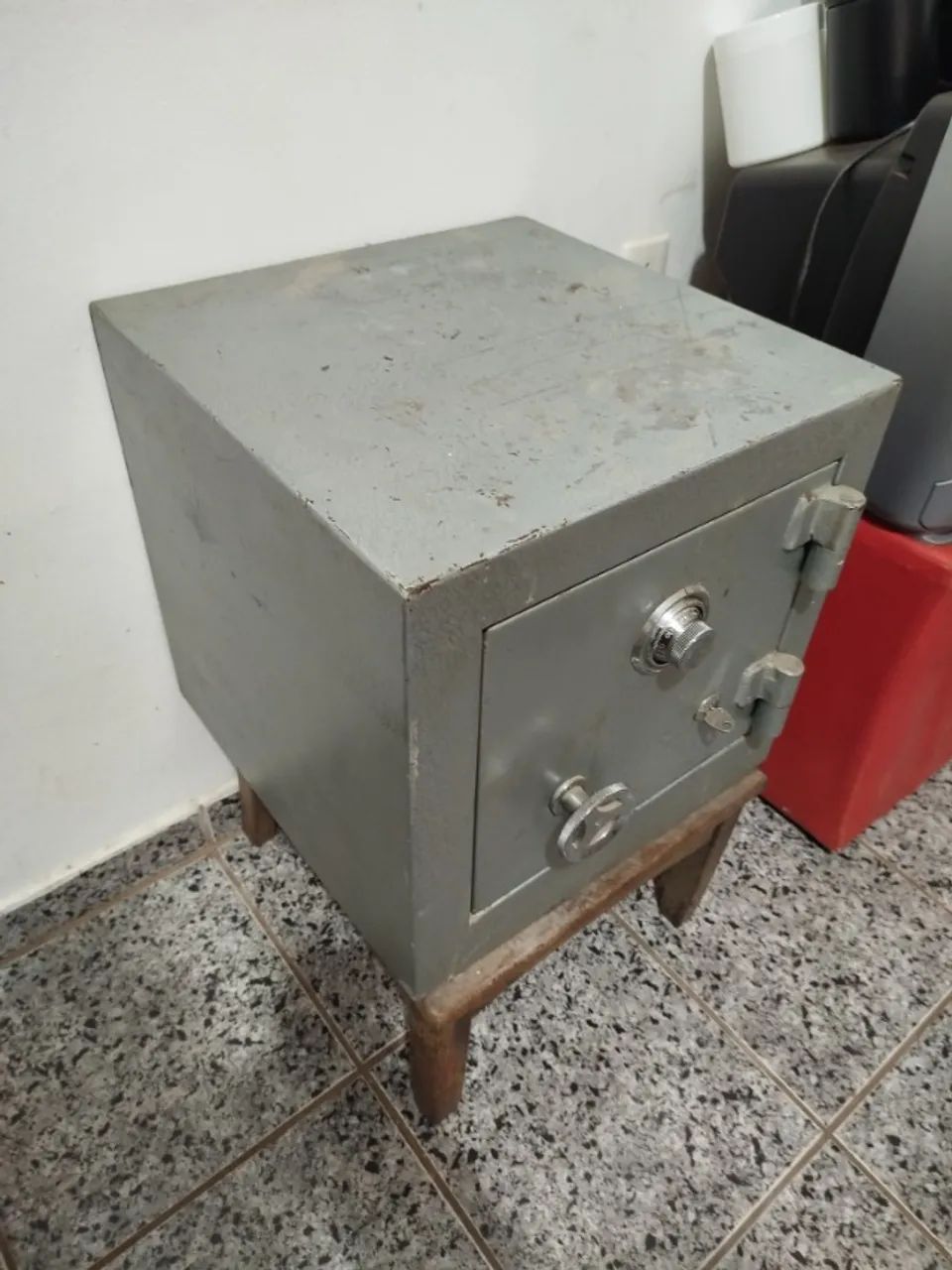 Cofre com Trava e Chave, Altura 39cm, Largura 40cm, Comprimento 40cm, - Foto 4