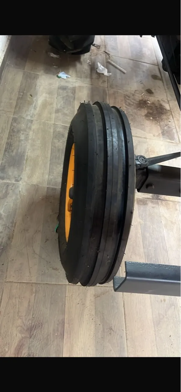 Vendo um trator Valmet ano 1962 raridade