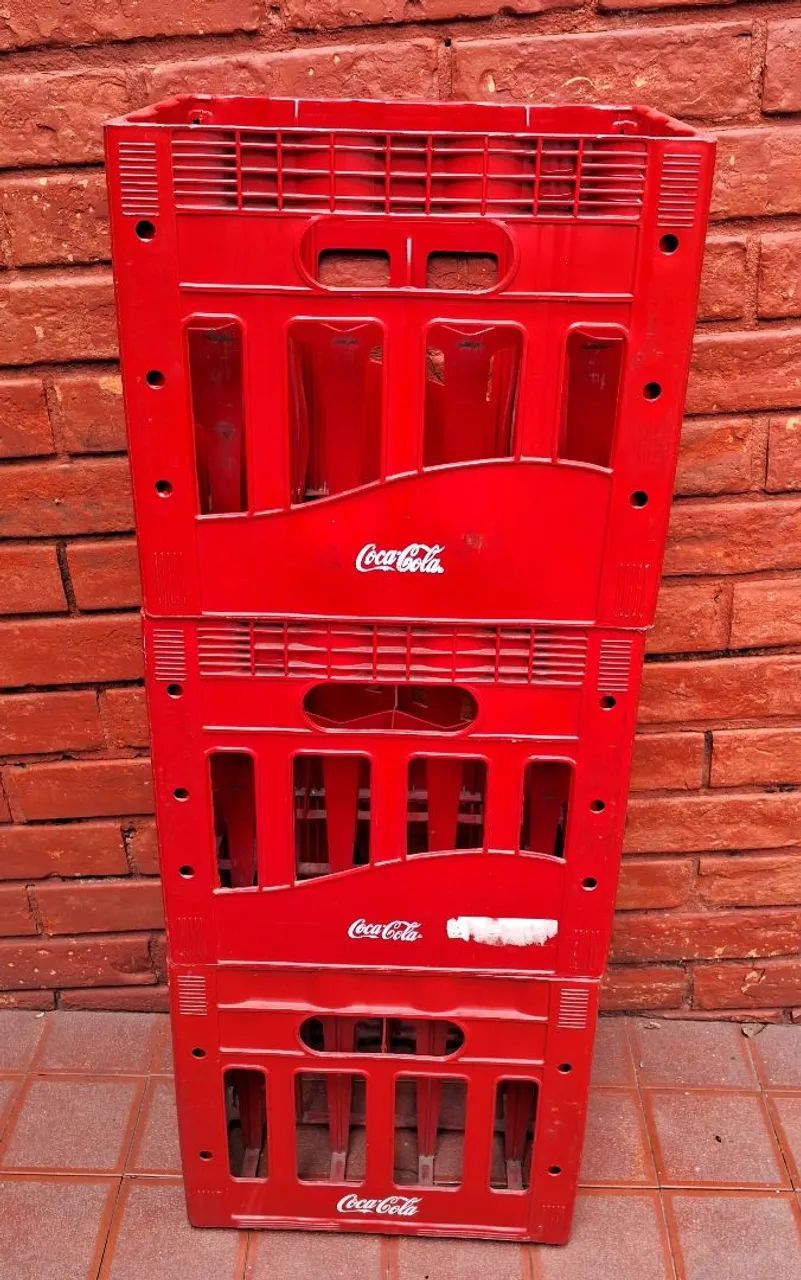 CAIXAS  p.v.c de Coca-Cola - 03 P.V.C plástico para vasilhames de 1 litro vidro.