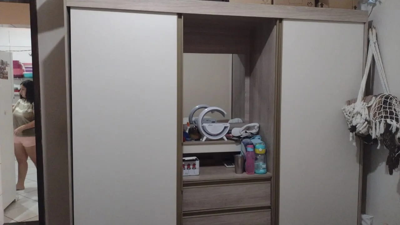 Guarda-Roupa com portas de correr