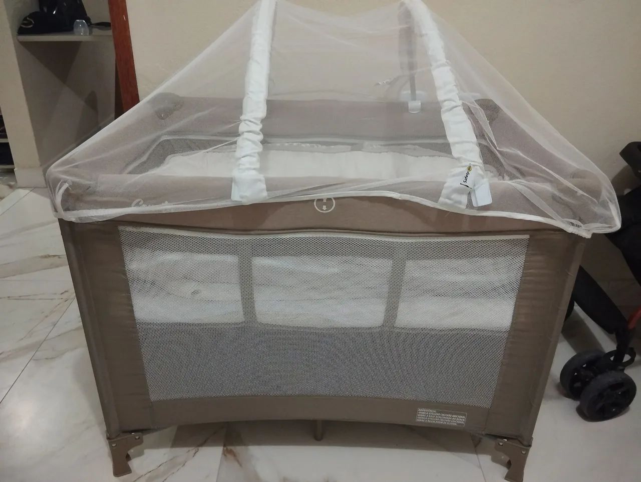 Berço Burigotto bege com colchão adicional e mosquiteiro incluso