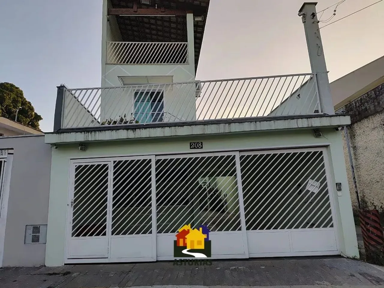 AMPLO SOBRADO PARA LOCAÇÃO NA PENHA!