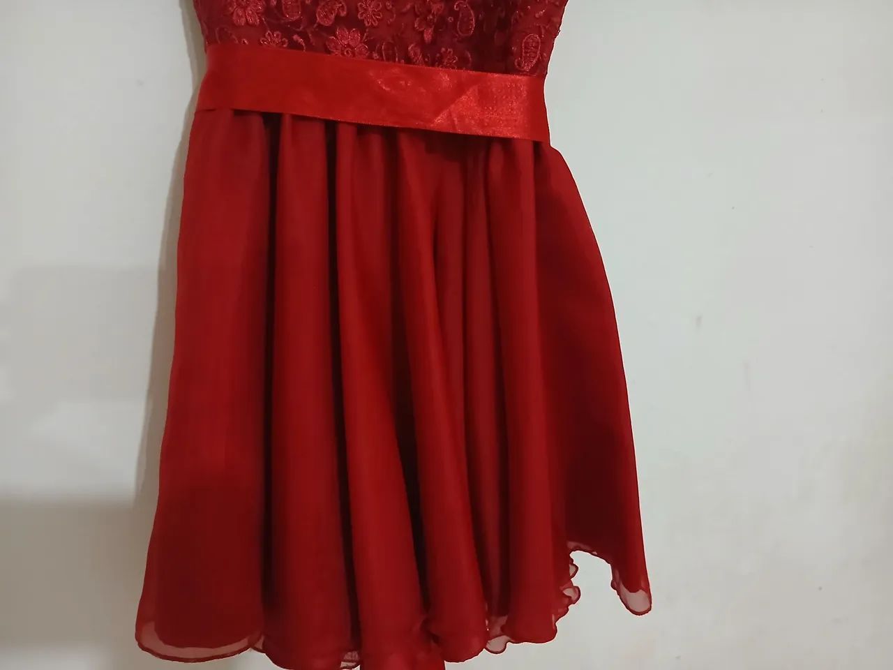Vestido de renda vermelho para menina - Foto 4
