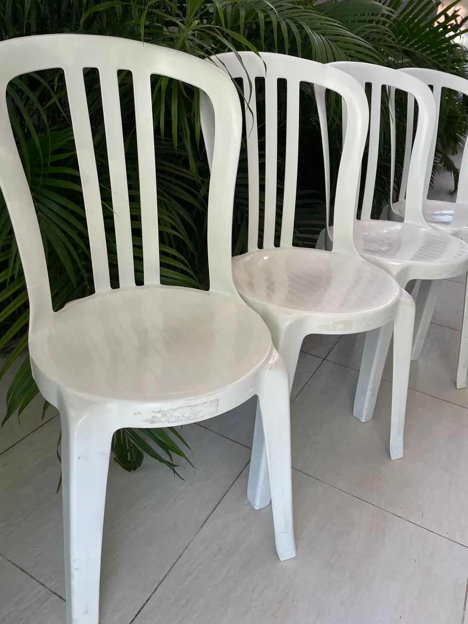 Cadeiras de plástico 