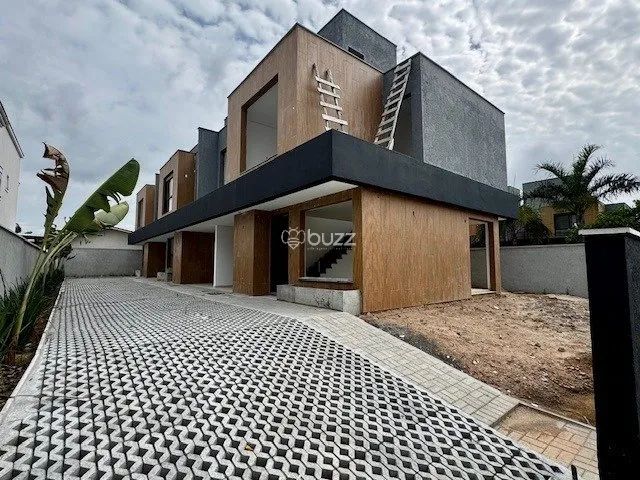 Casa 03 dormitórios nova no Campeche
