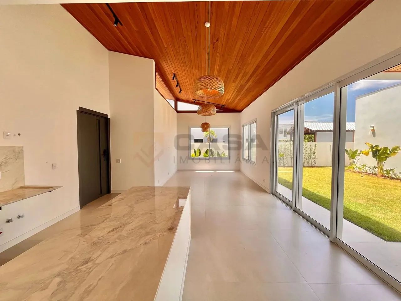 Oportunidade no Alphaville Jacuhy  Incrível casa linear de alto padrão com 4Q sendo 3 suít