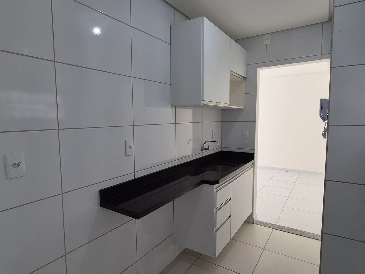 Alugo excelente apartamento com 3 quartos (1 suíte) no Caminho do Sol. Térreo  - Foto 4
