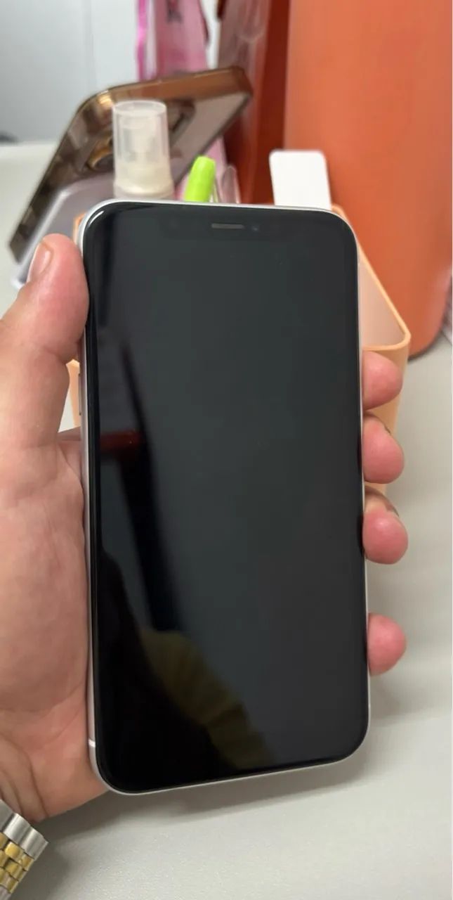 Iphone Xr, 64gb com caixa e carregador, celular bem conservado  - Foto 4