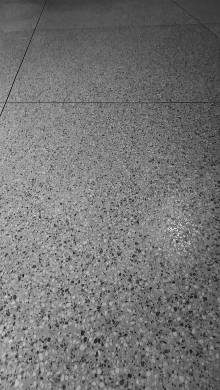 Piso de granilite em tons de cinza e preto  - Foto 2