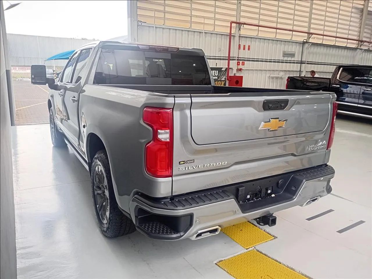 CHEVROLET SILVERADO 5.3 V8 GASOLINA 1500 HIGH COUNTRY 4X4 AUTOMÁTICO - Foto 3